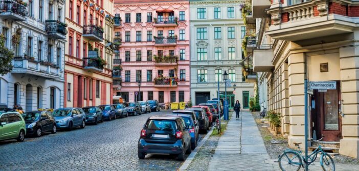 Linke Journalisten sollen in Berlin-Kreuzberg Steuermillionen kassiert haben (Foto: Adobe Stock-ArTo )