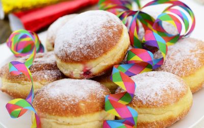 Fastnacht ohne Risiko? Eine Untersuchung beleuchtet die Sicherheit von Kreppel, Krapfen, Berliner und Fasnetsküchle. (Foto: AdobeStock - photocrew 101920887)