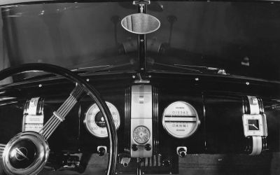 Autoradio-Einbau 1937: historischer Opel Admiral gepimpt (Foto: Stellantis / Opel)