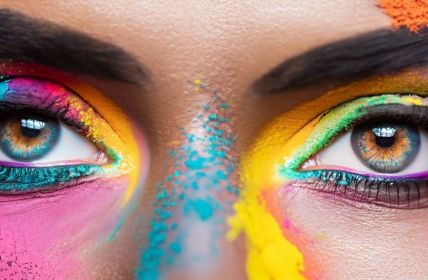 Fake-Freckles: Der angesagte Sommerlook zum Nachmachen (Foto: AdobeStock - Gabriella88 626327668)